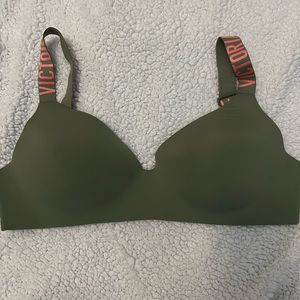 Victorias Secret Lightly lined wireless Tshirt bra 34DDD